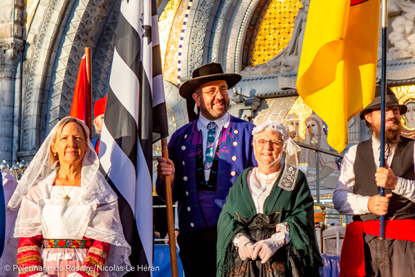 IMG_3733-costumes-region-bm